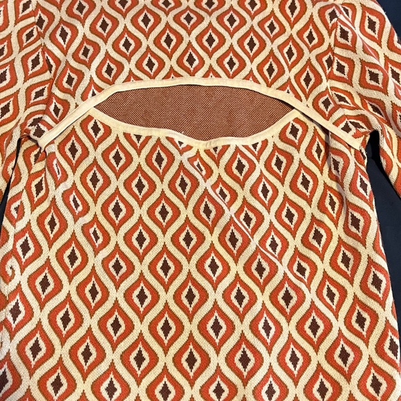 Lulu's Promising Style Taupe Multi Geo Print Cutout Sweater Top Large - Picture 14 of 14